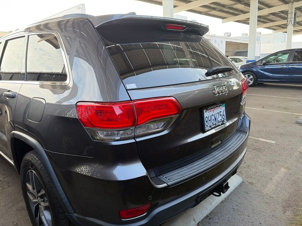 Used 2018 Gray Jeep Laredo E image 16