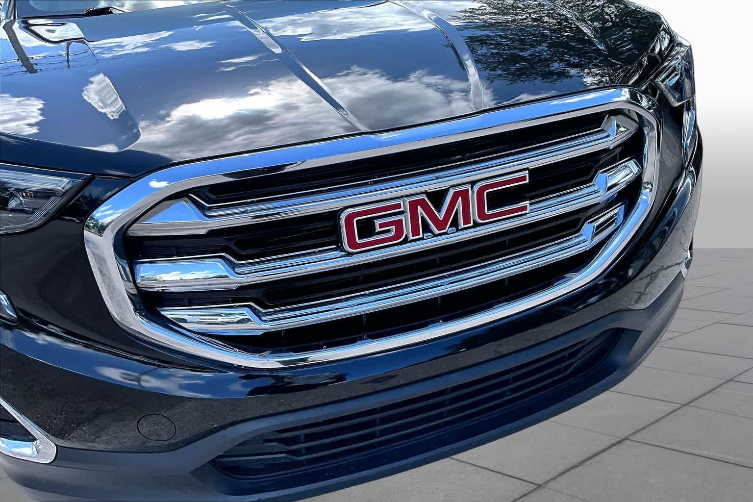 Used 2019 Ebony Twilight Metallic GMC SLE image 30