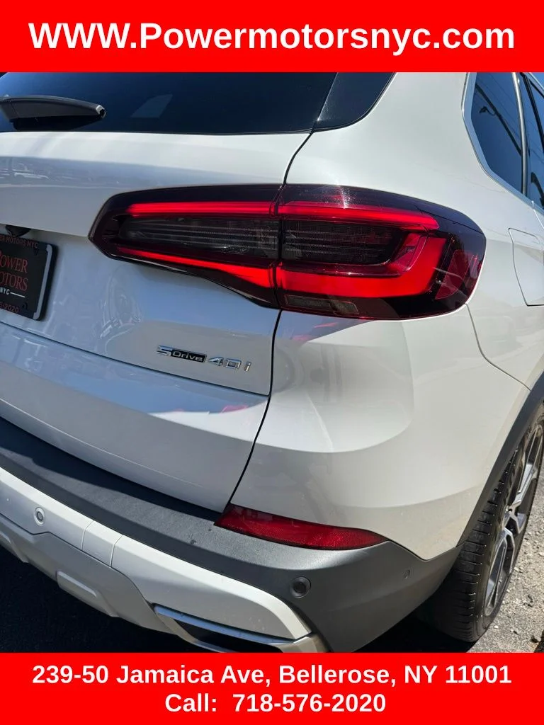 Used 2022 White BMW sDrive40i image 16