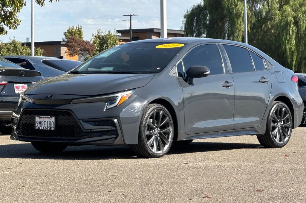 Used 2024  Toyota SE image 12