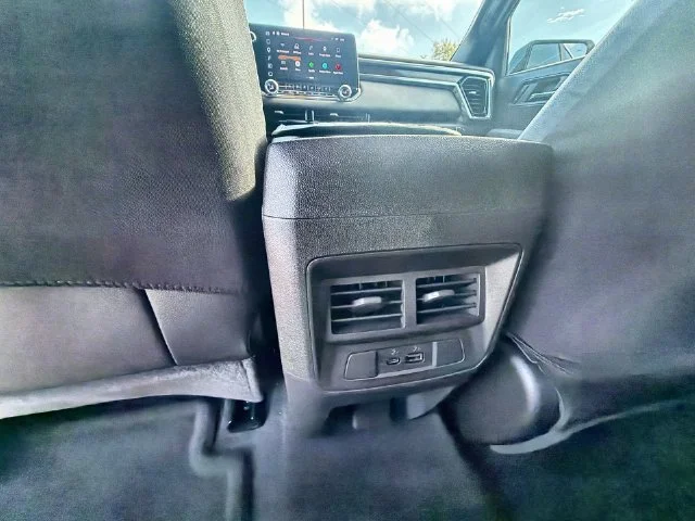 Used 2025 Summit White GMC Elevation image 20