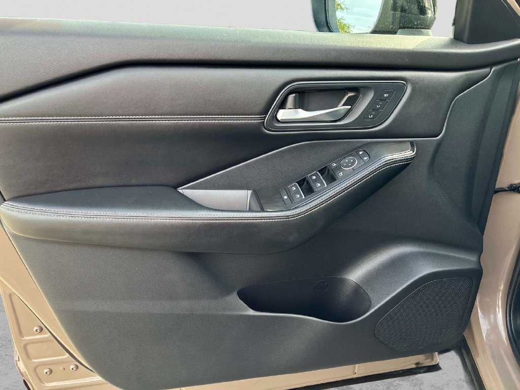Used 2025 Black Nissan SL image 19