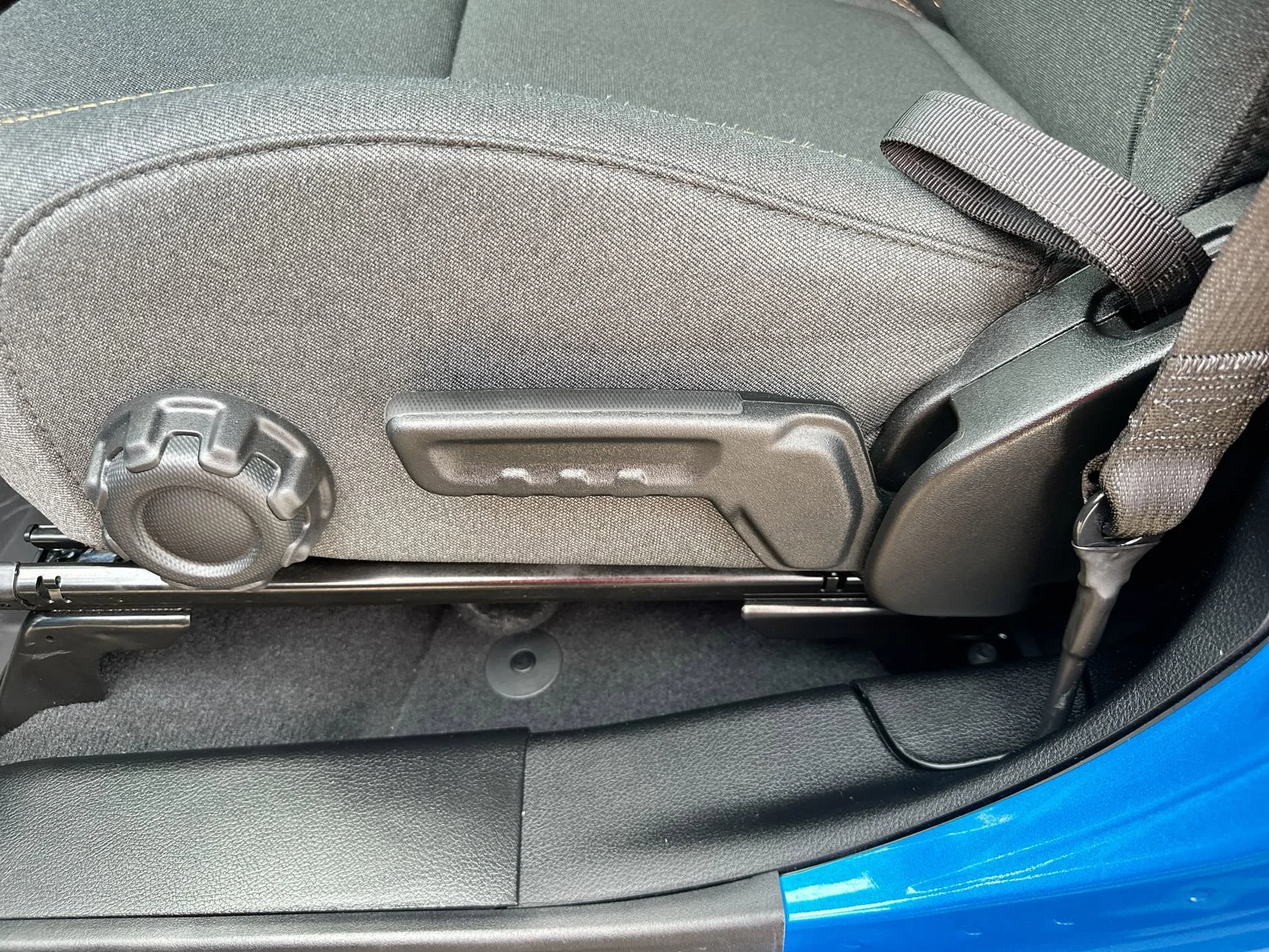 Used 2024 Hydro Blue Pearl Coat Jeep Sport image 12