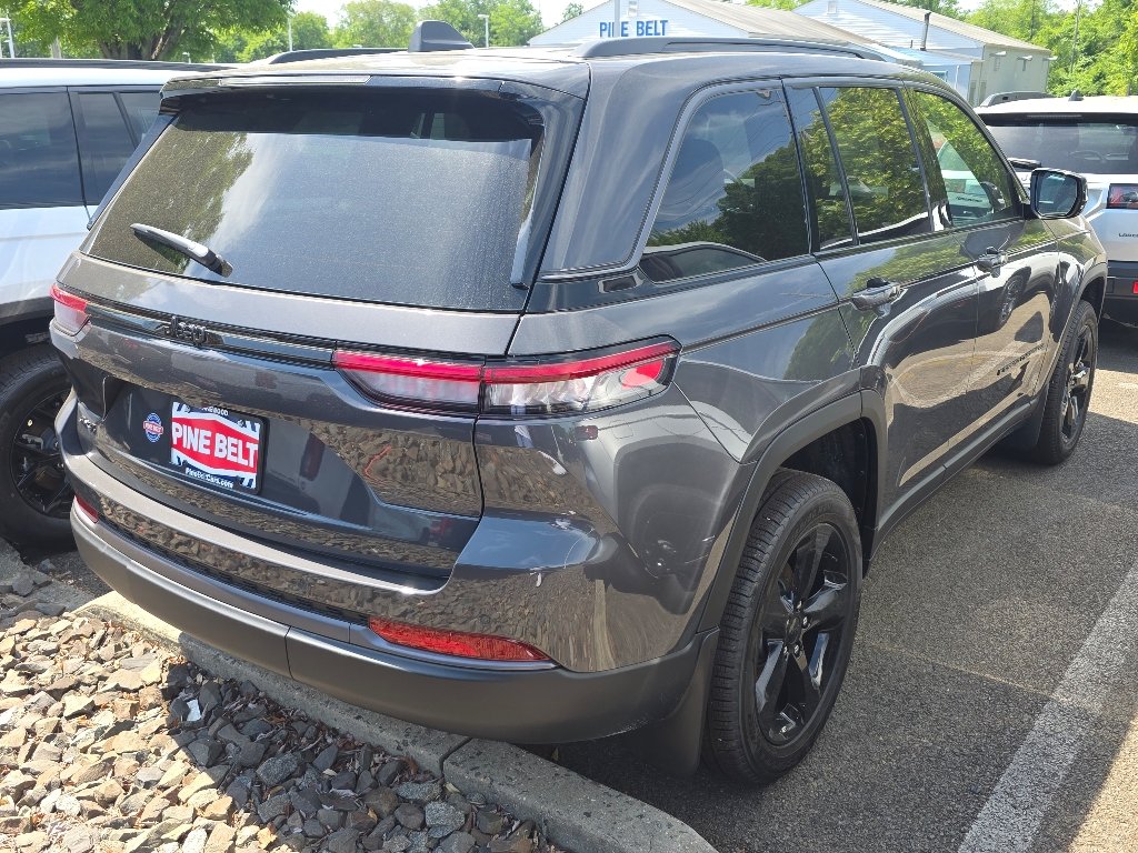 New 2026 Baltic Gray Metallic Clear-Coat Exterior Paint Jeep Limited image 8