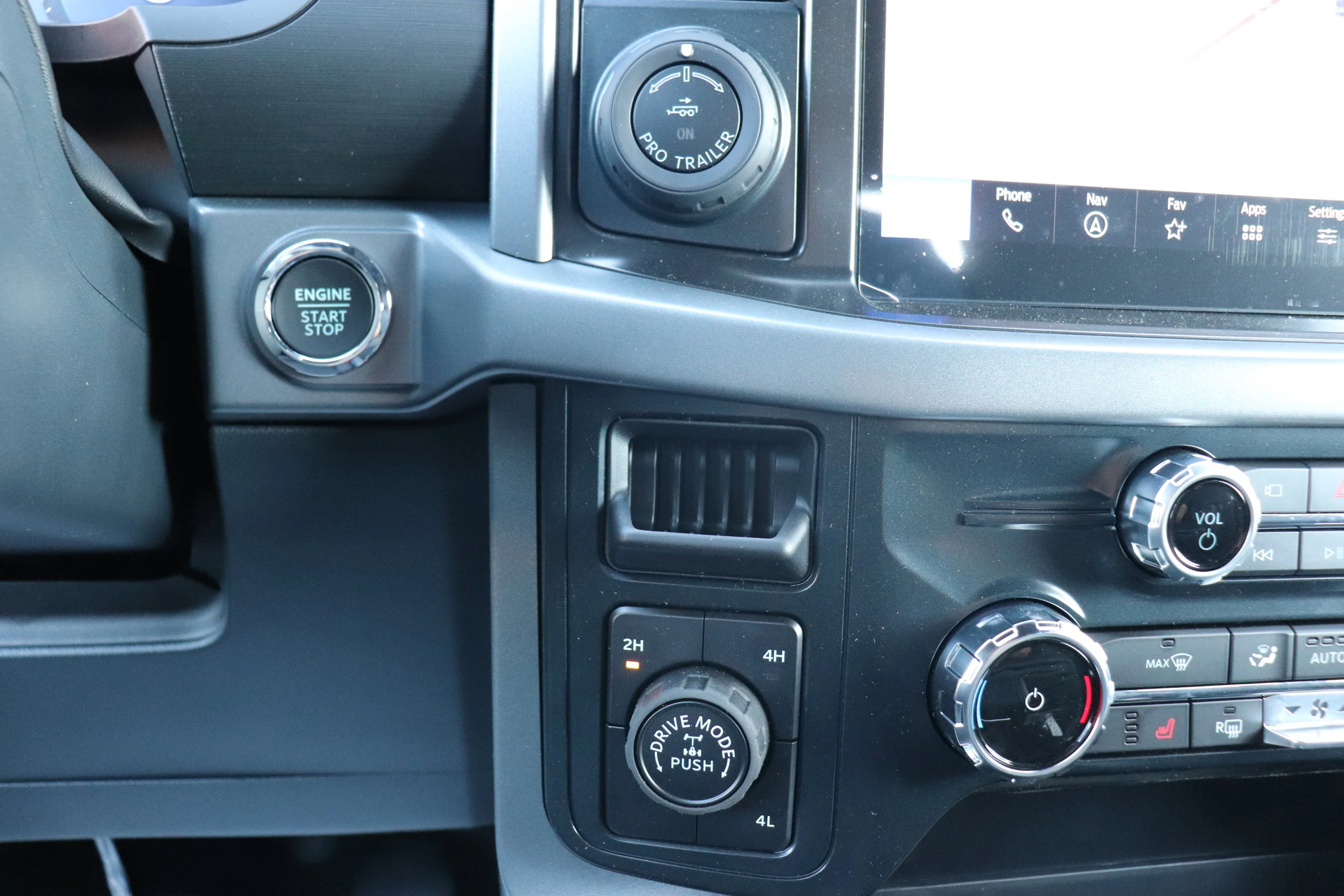 New 2026 OXFORD WHITE Ford XLT image 14