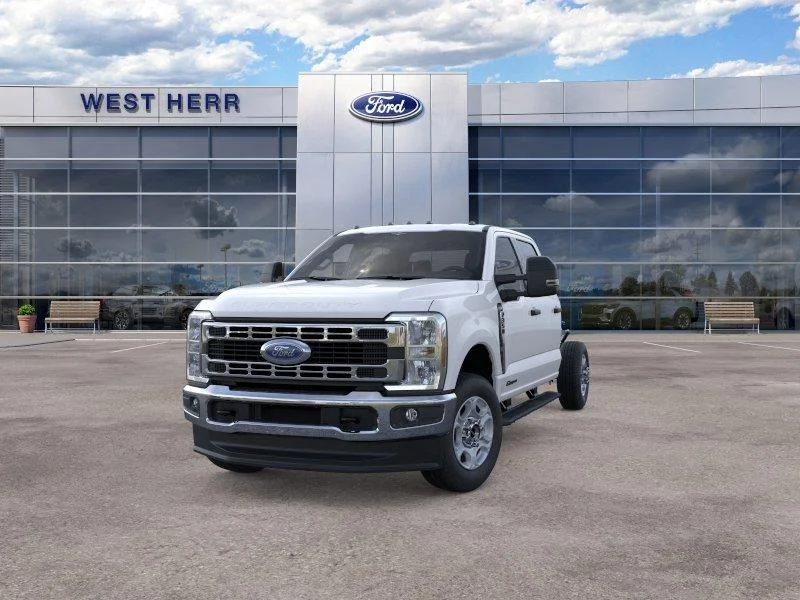 2026 Ford F-350 Super Duty Chassis Cab XLT - Photo 3