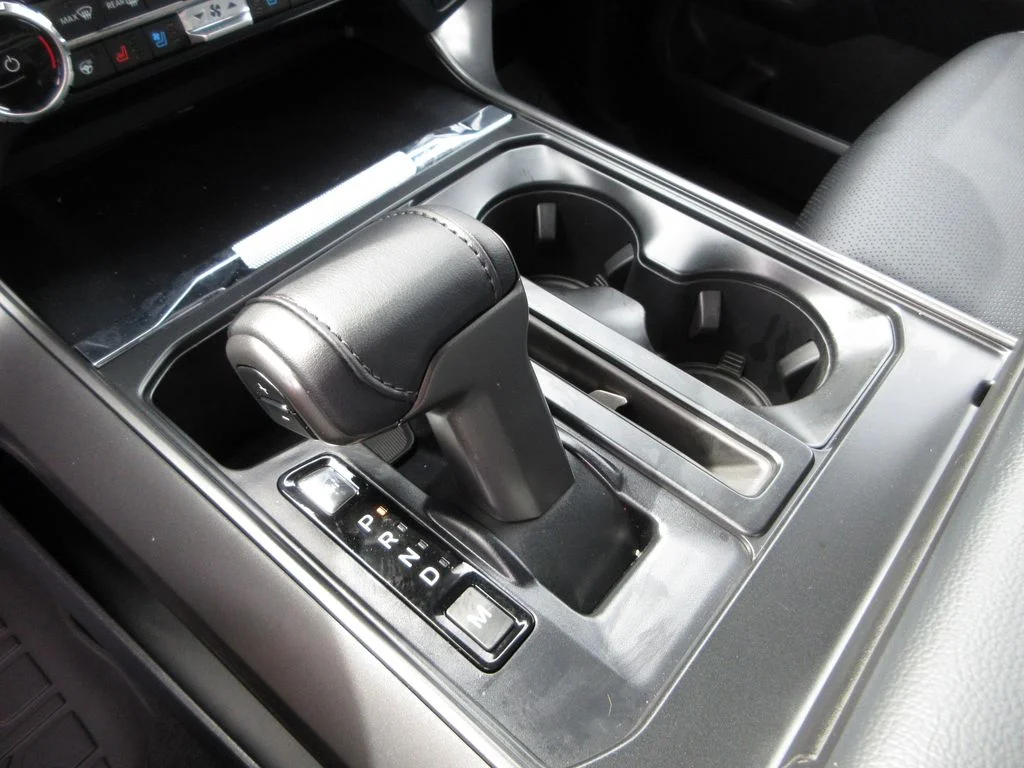 New 2026 Star White Metallic Tri-Coat Ford Lariat image 21