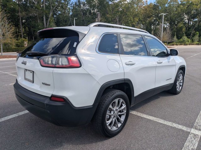 Used 2019 White Jeep Latitude Plus image 3
