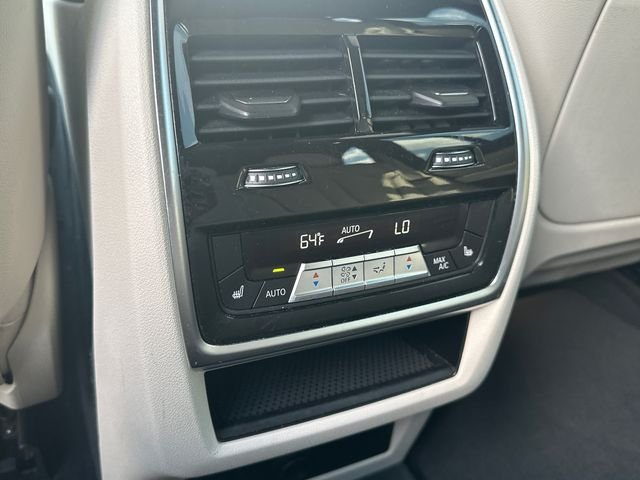 Used 2021 Gray BMW xDrive40i image 23