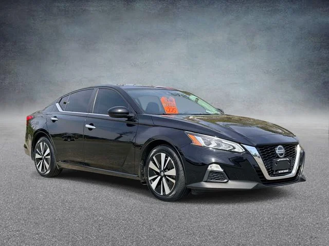 Used 2022 Black Nissan 2.5 SV image 1