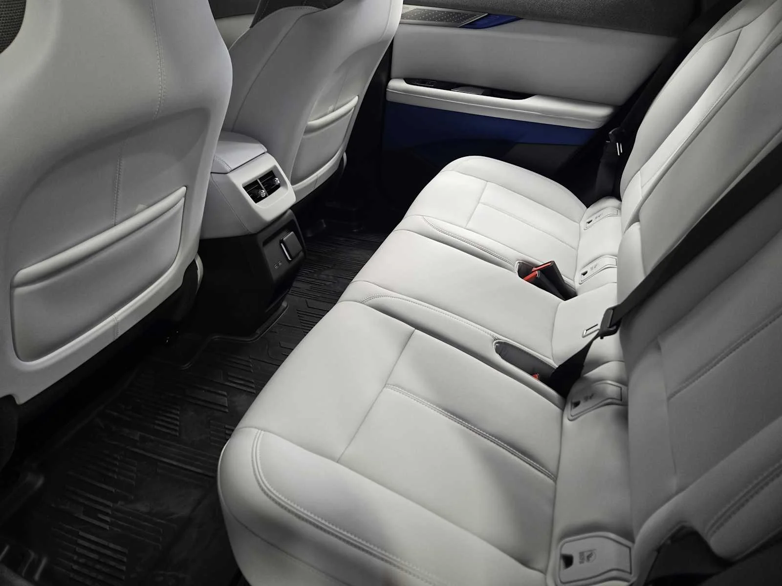 2026 Cadillac OPTIQ Luxury - Photo 20