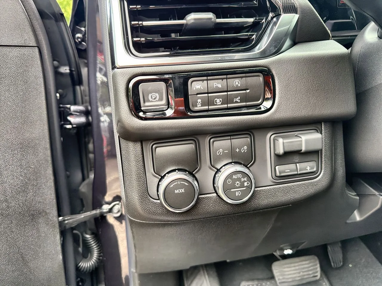 New 2026 Titanium Rush Metallic GMC Elevation image 15