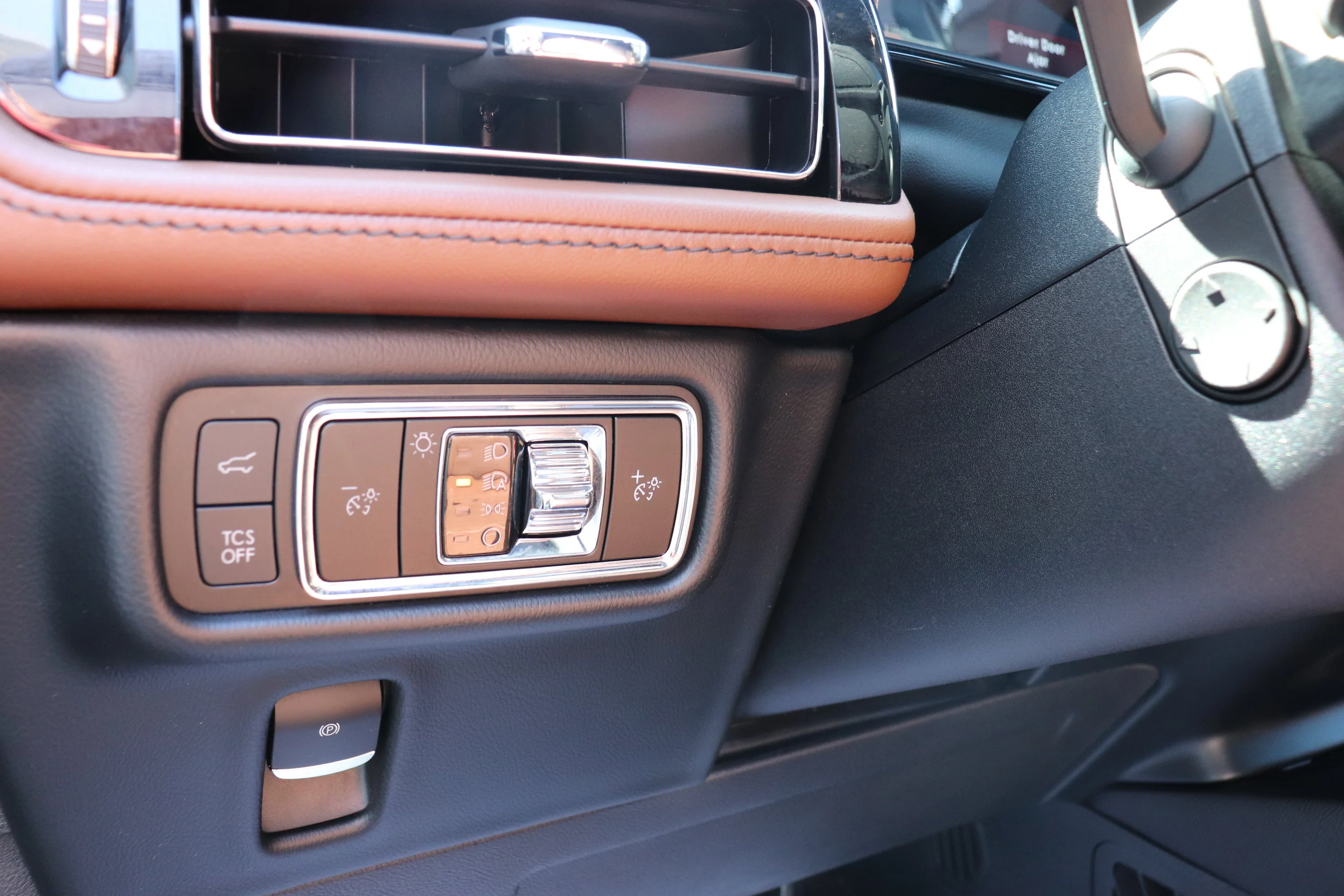 Used 2023 Black Lincoln Reserve image 12