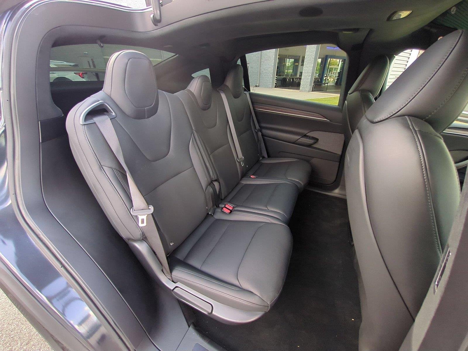 Used 2024  Tesla  image 32