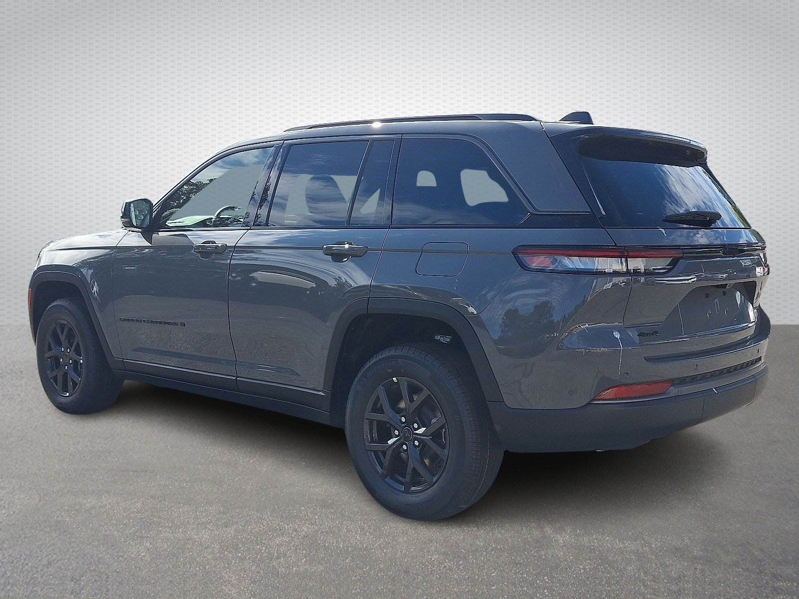 New 2027 Sting-Gray Clear-Coat Paint Jeep Laredo Altitude 4x4 image 3