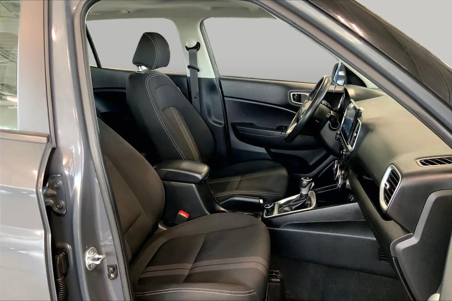 2025 Hyundai Venue SEL - Photo 9