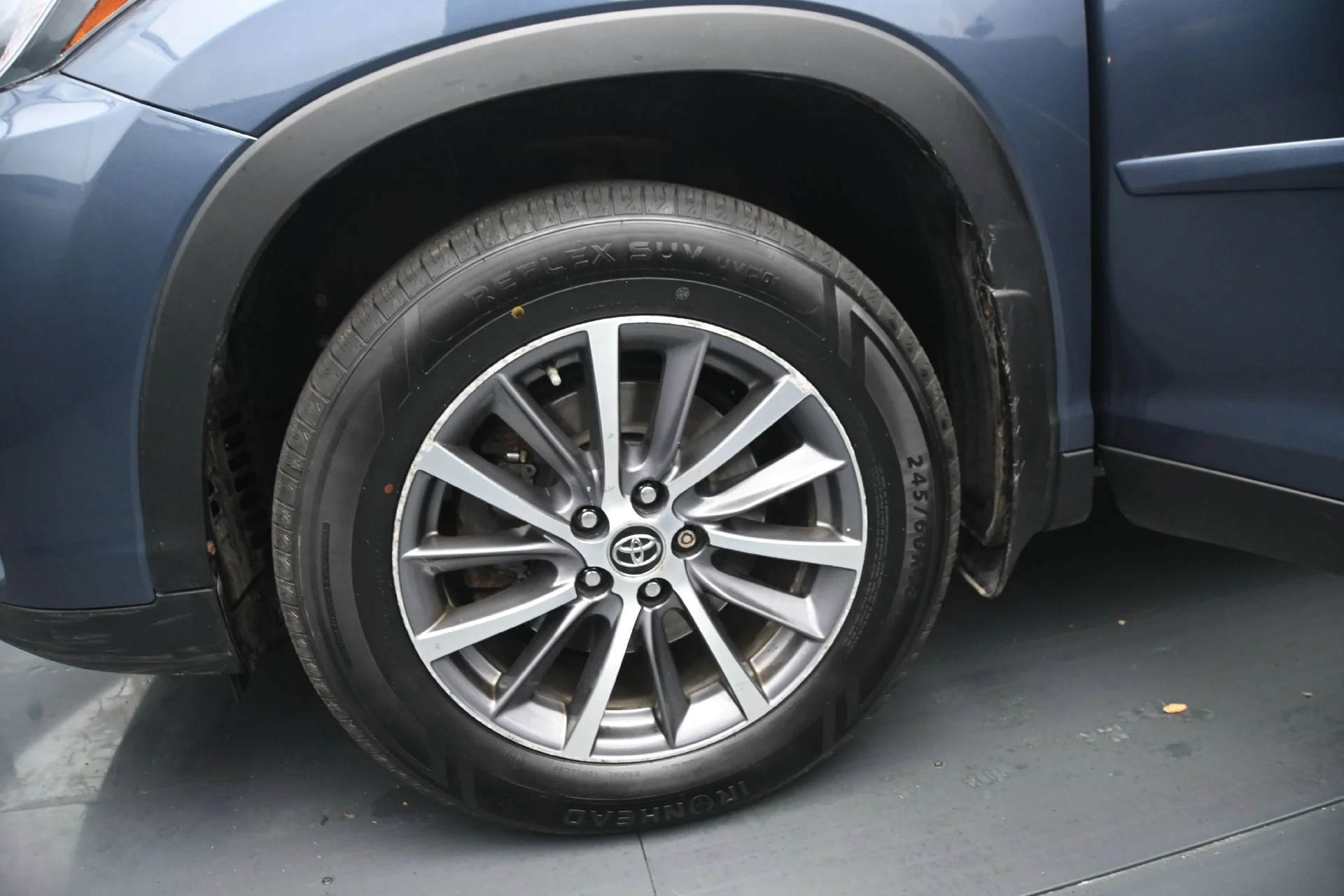 Used 2019  Toyota SE image 26