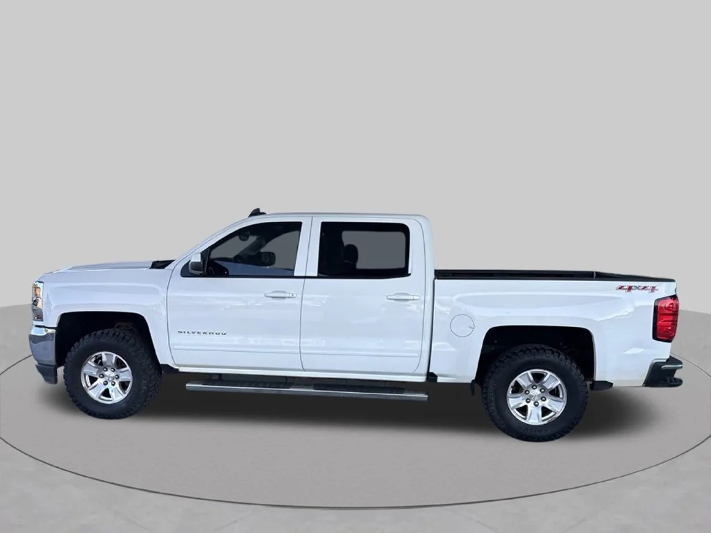 Used 2017 SUMMIT WHITE Chevrolet LT image 4