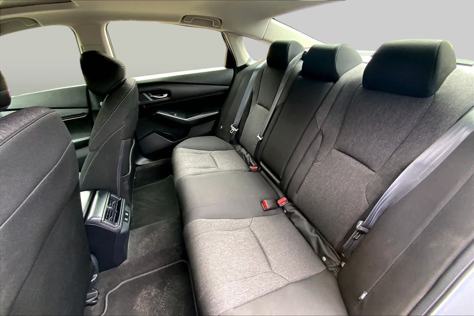 Used 2025 Meteorite Gray Metallic Honda SE image 21
