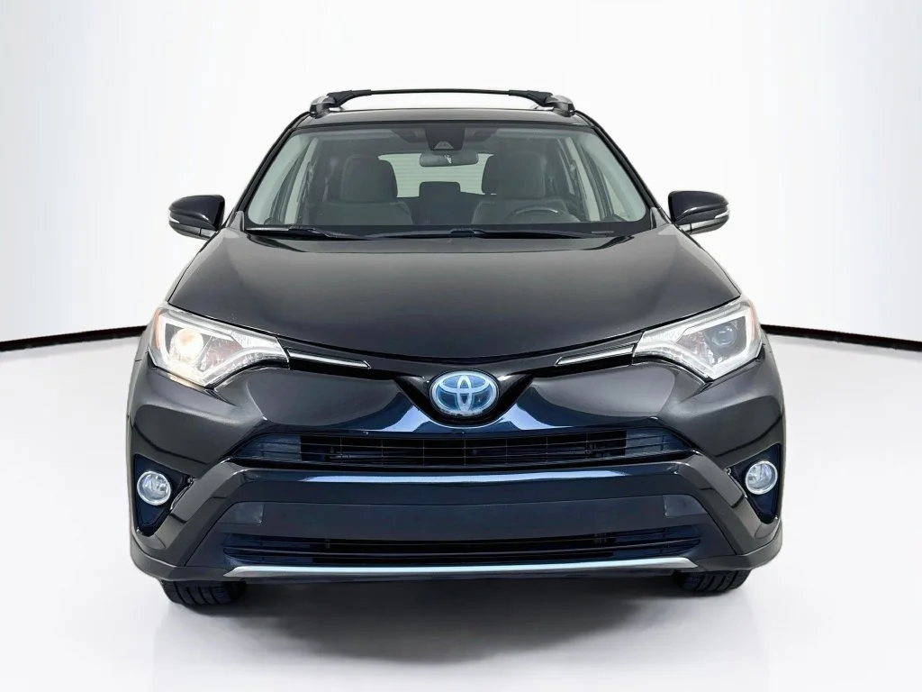 Used 2018 Black Sand Pearl Toyota XLE image 2