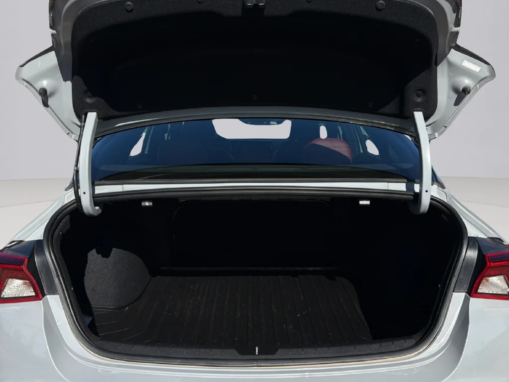 Used 2024 Wolf Gray Kia GT-Line image 30