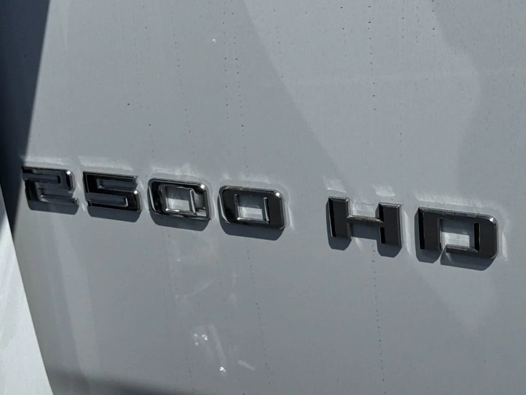 New 2026 Summit White Chevrolet WT image 8