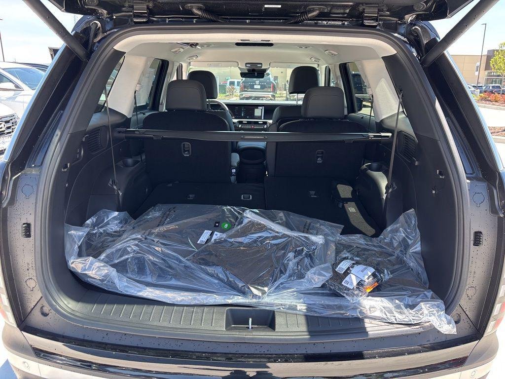 New 2026 Abyss Black Hyundai SEL 7P image 39