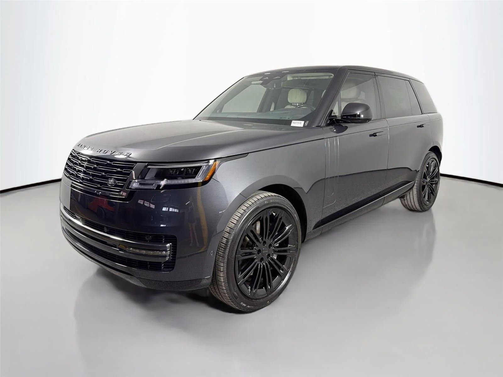 2026 Land Rover Range Rover 3.0 SE LWB 7's photo