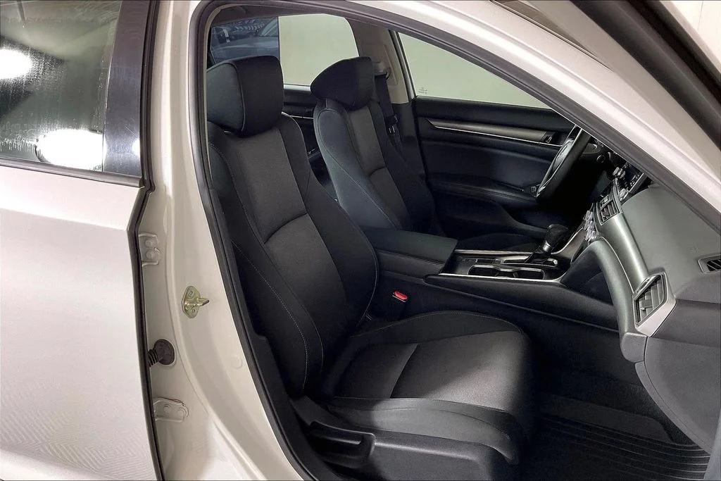 Used 2019  Honda LX image 6