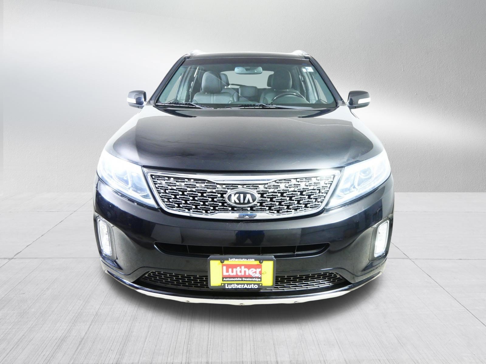 Used 2015 Kia Sorento Limited with VIN 5XYKWDA71FG619977 for sale in Golden Valley, MN
