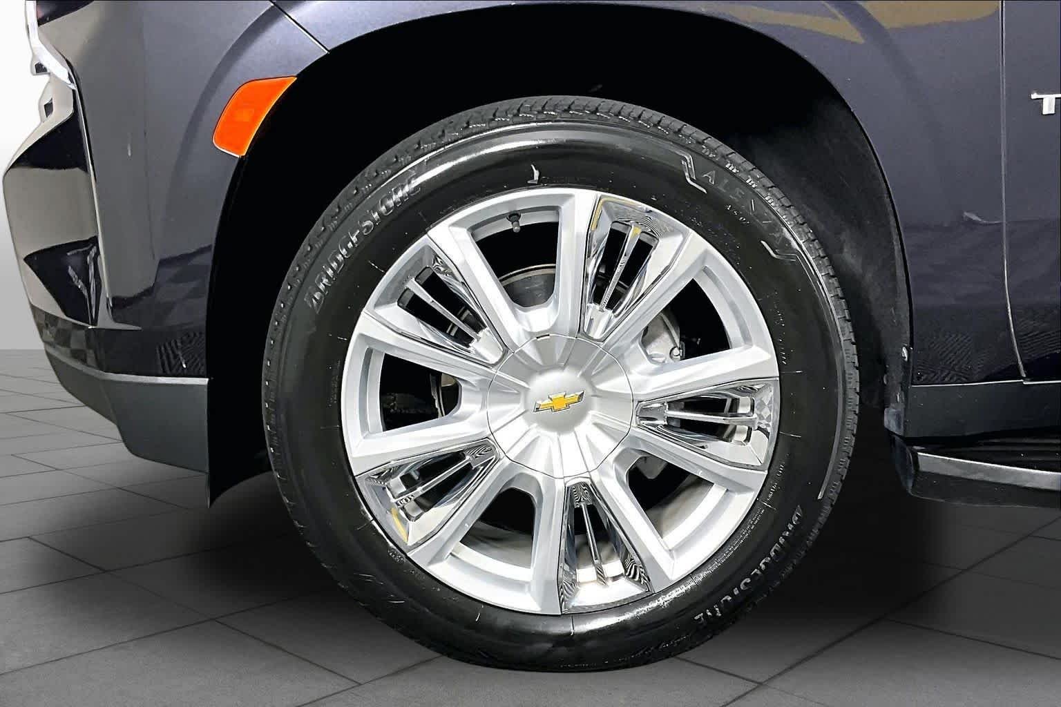 Used 2022 Dark Ash Metallic Chevrolet High Country image 18