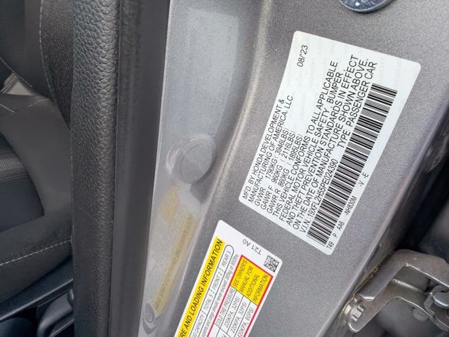 Used 2023 Lunar Silver Metallic Honda LX image 15