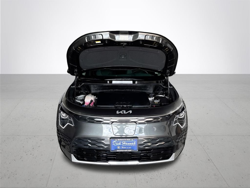 Used 2024 Gray Kia Wind image 22