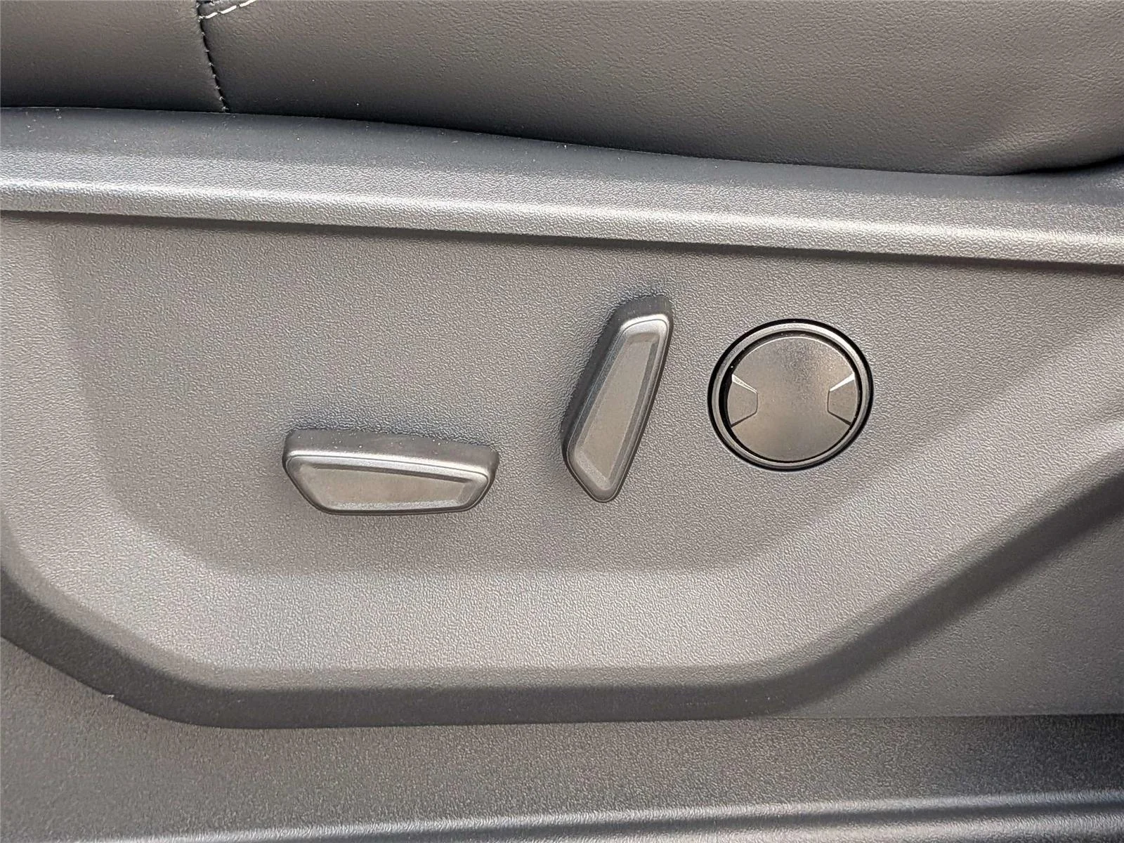 New 2026 Glacier Gray Metallic Tri-Coat Ford MAX Platinum® image 21