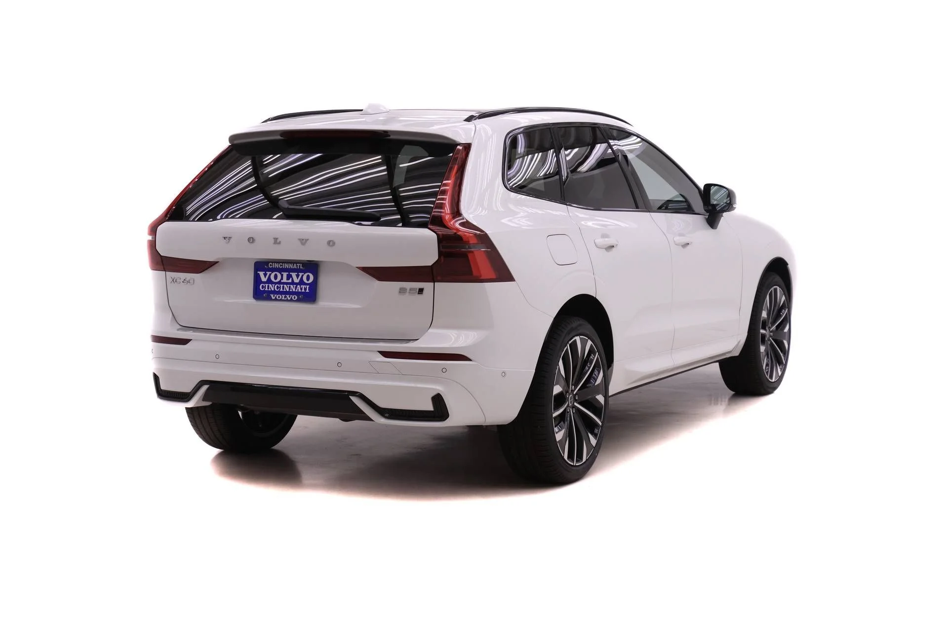 New 2026 Crystal White Volvo Ultra image 4