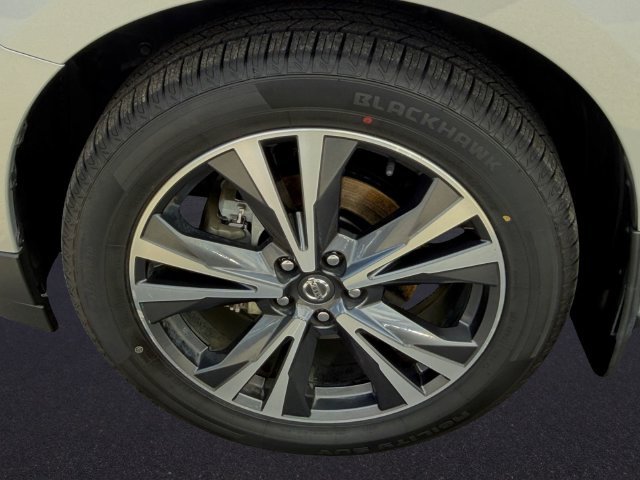 Certified Used 2020 Brilliant Silver Metallic Nissan Platinum image 10