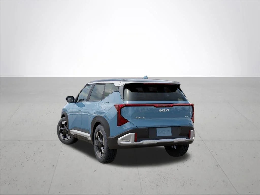 New 2027 Frost Blue / Black Roof Kia S image 4