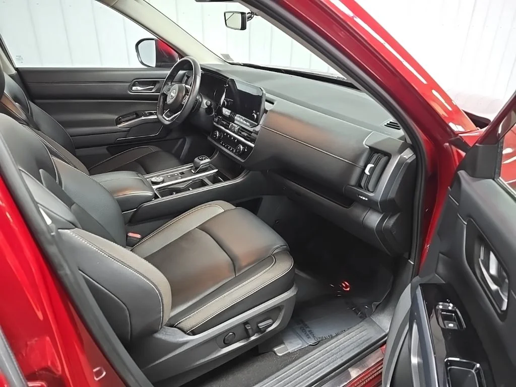 Used 2023 Red Nissan SL image 18