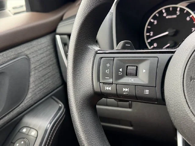 Used 2021 White Nissan S image 19