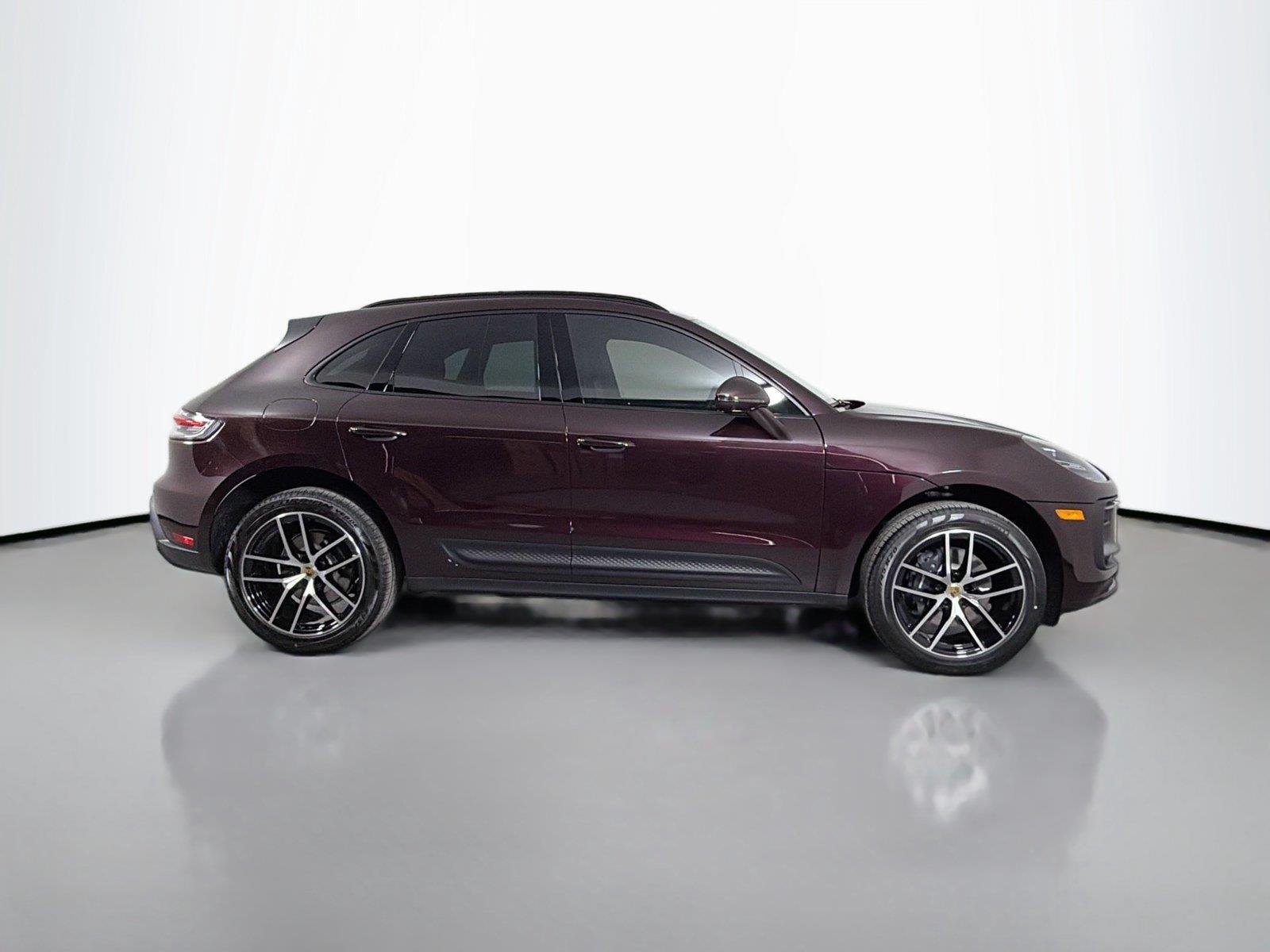 2026 Porsche Macan T - Photo 8