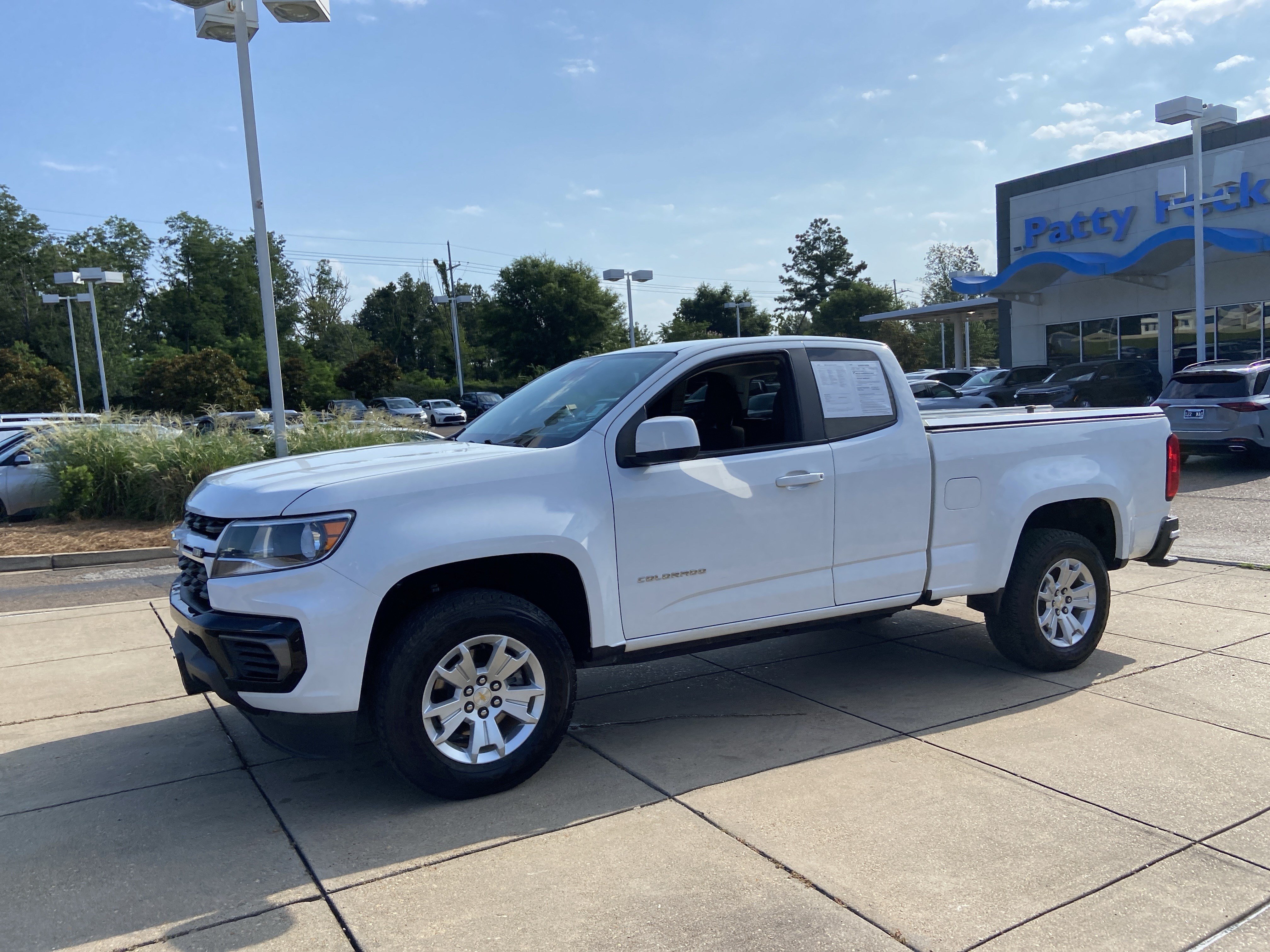 Used 2022 Summit White Chevrolet 2WD LT image 6