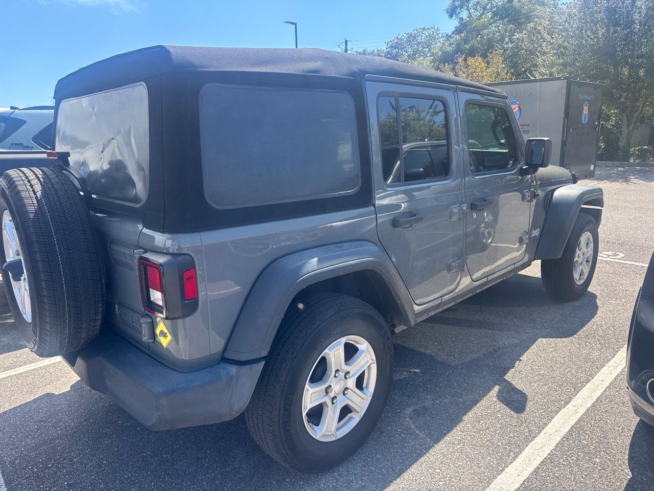 Used 2021 Gray Jeep Unlimited Sport S image 3