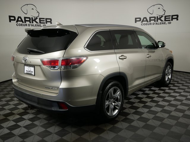 Used 2015 Creme Brulee Mica Toyota Limited image 5