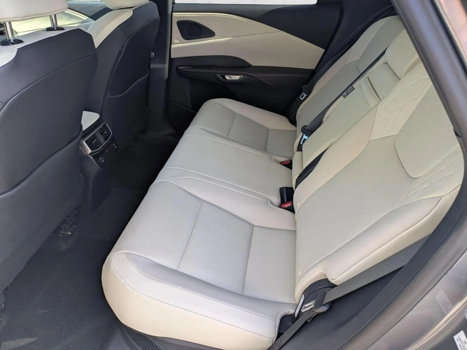 Used 2023 Nebula Gray Pearl Lexus RX 350h Premium image 19