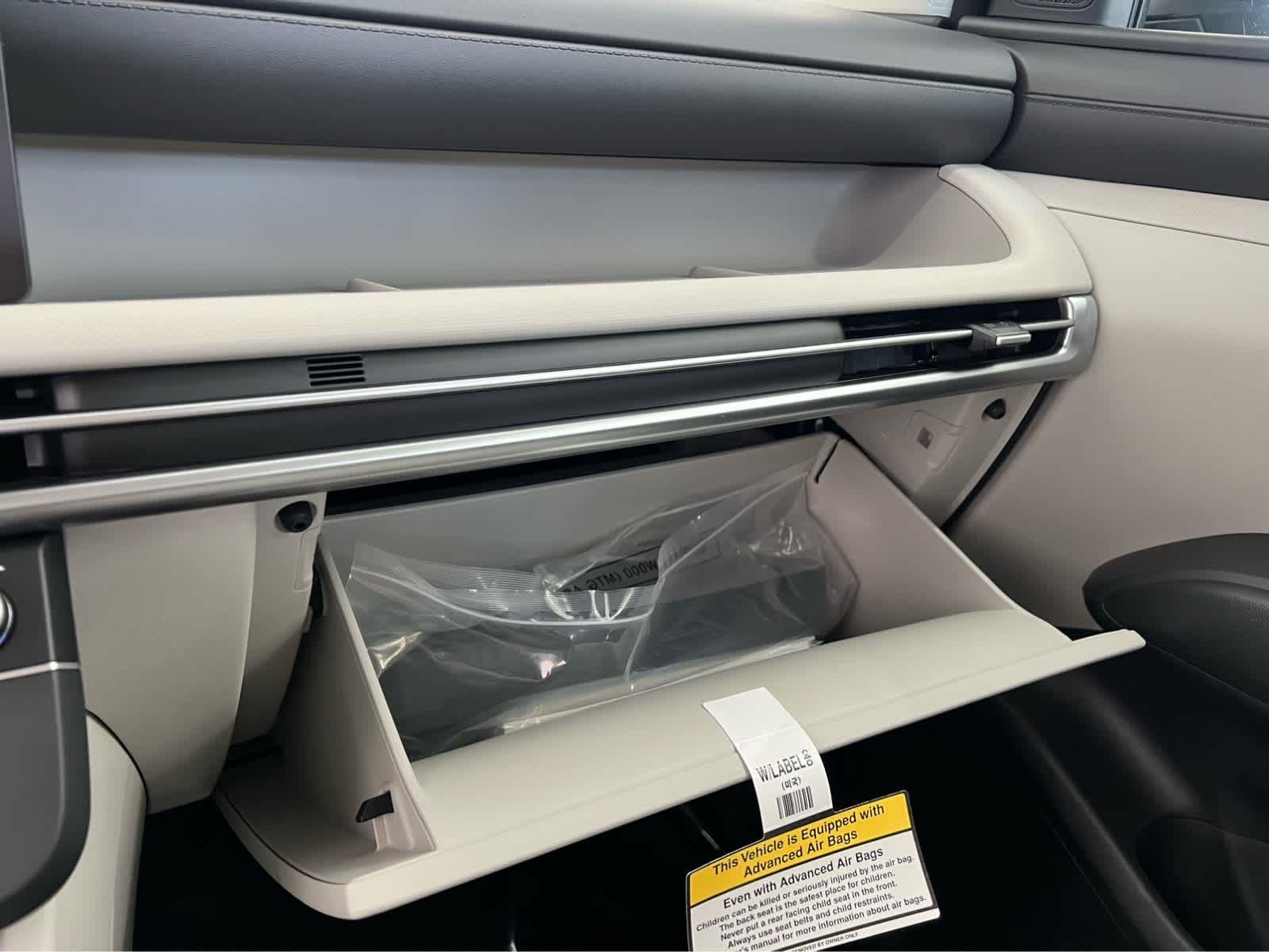 Used 2025 Shimmering Silver Hyundai SE image 22