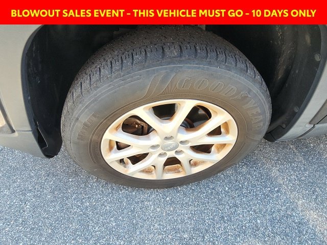 Used 2016 Gray Jeep Latitude image 5