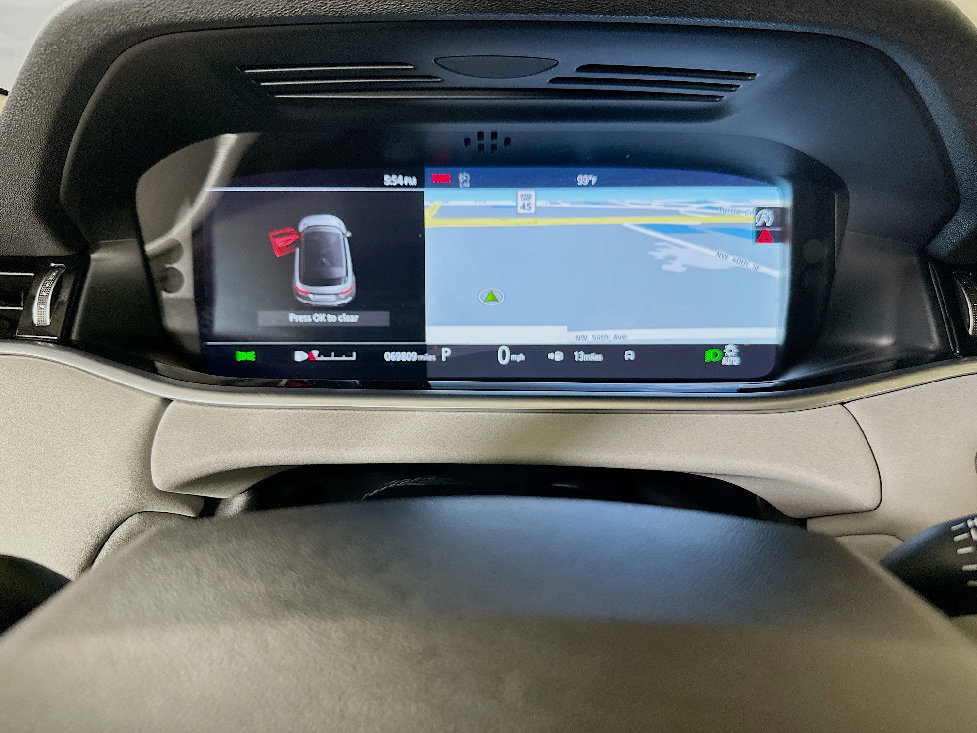 Used 2020 White Land Rover SE image 19