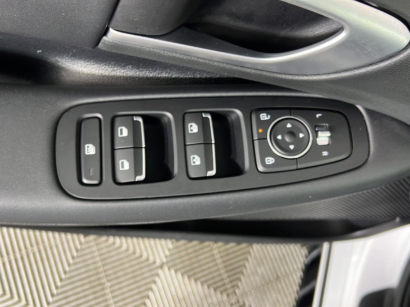 Used 2025  Hyundai  image 15