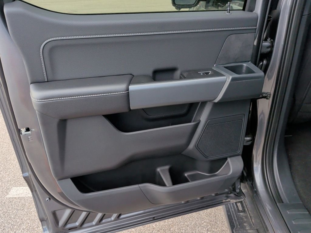 New 2026 Carbonized Gray Metallic Ford XLT image 35