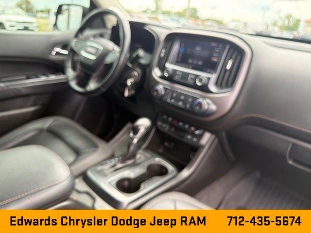 Used 2022 White GMC AT4 w/Leather image 34